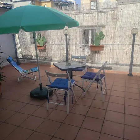 Vacanzella Casa Vacanza In Centro Con Terrazzo * Неаполь